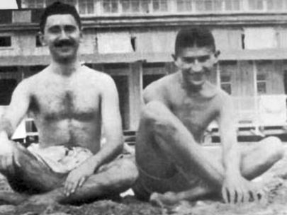 Max Brod a Franz Kafka na pláži, 1907.