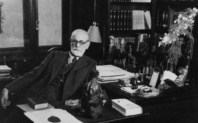 Sigmund Freud ve své pracovně ve Vídni, 1934. Foto: Freud Museum London. Zdroj: www.timesofisrael.com
