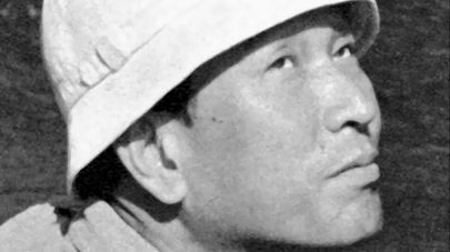 Akira Kurosawa během natáčení Sedmi samurajů v roce 1953. Zdroj: Wikimedia Commons