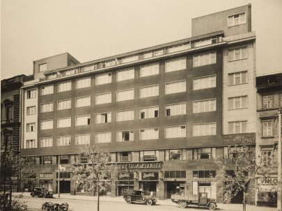 Nájemní dům s restaurací Černý pivovar společnosti Riunione Adriatica di Sicurtà, Praha, Karlovo náměstí 14, 15, 1932–1934