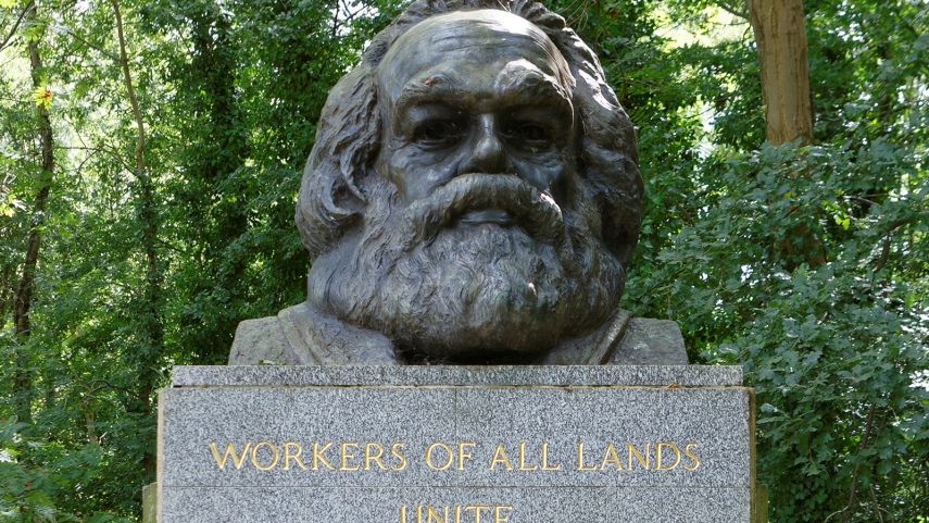 Pomník Karla Marxe na londýnském hřbitově v Highgate. Foto: Wikimedia Commons