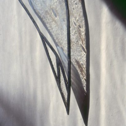 Karel Rechlík, Křidlo, vitrajový objekt, 90. léta 20. stol, celek cca 120 x 40 cm, detail