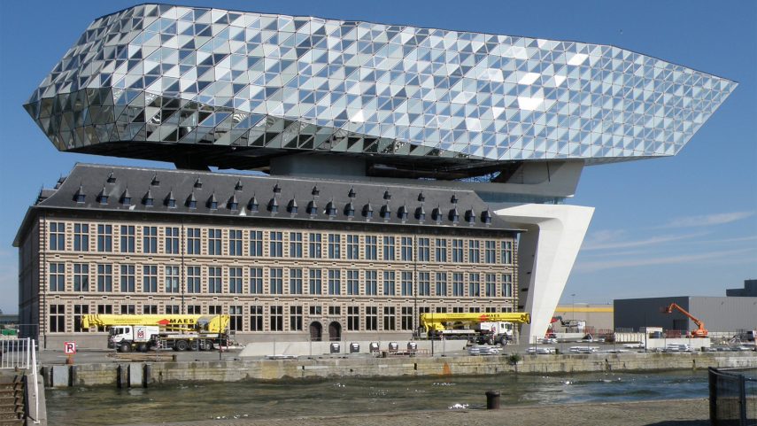 Zaha Hadid, Havenhuis Antwerpen – hlavní sídlo přístavní správy v Antverpách, Belgie, 2016. Foto: Wikimedia Commons