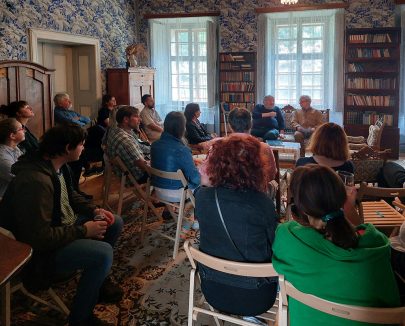 Andrzej Babuchowski s Josefem Mlejnkem v Památníku národního písemnictví v Petrkově, červen 2023. Foto: Radim Tregler 