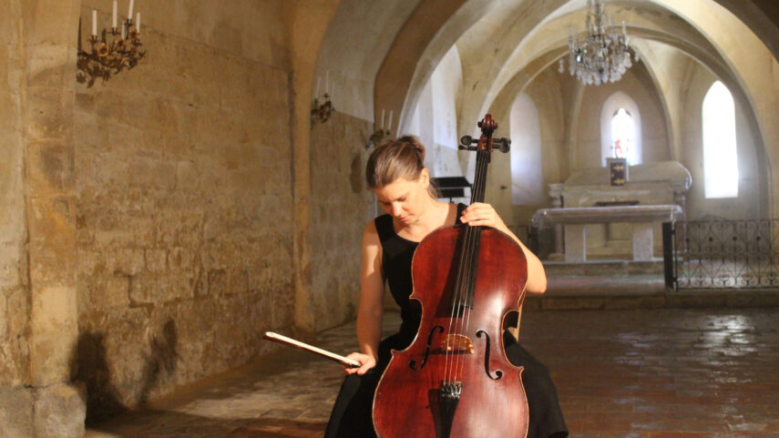 BACH FESTIVAL GERS : Anna Brikciusova - violoncelle, Bassoues, Gers, Occitanie, France - http://Festival.iKosik.com